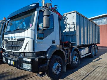 Iveco trakker 410t500 con cassa e gru
