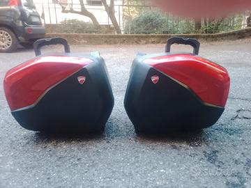  borse con cover rossa per Ducati multististradaV4