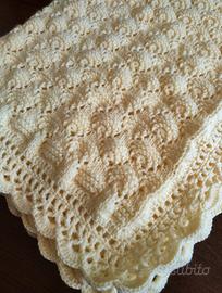 Copertina per neonato gialla fatta a mano