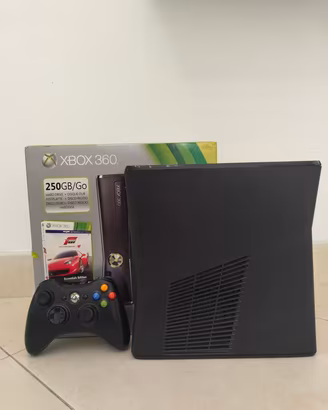 Xbox 360 (250 GB) + 1 Controller