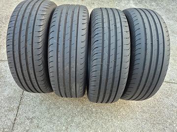 4 Gomme.  205  / 60 / R 16.  Estive 