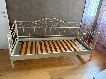 Letto singolo in ferro battuto