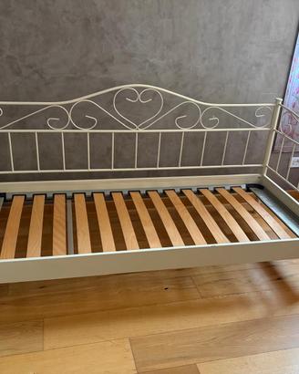 Letto singolo in ferro battuto