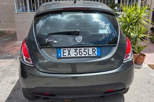 lancia y
