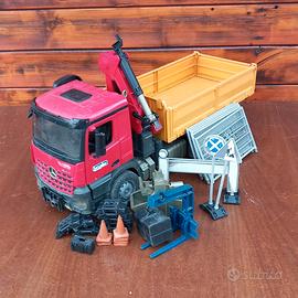 Bruder camion Mercedes con accessori 