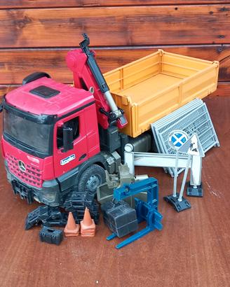 Bruder camion Mercedes con accessori 