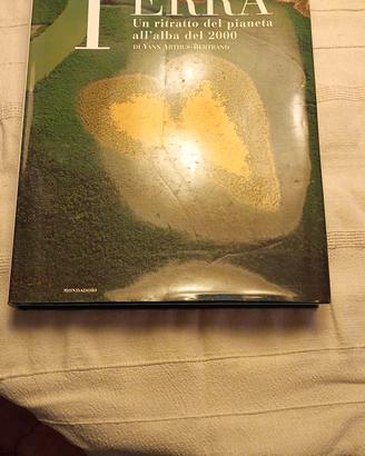 grande libro LA TERRA VISTA DAL CIELO 