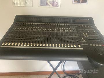 Mackie D8B mixer digitale da studio