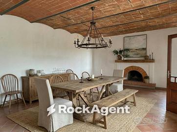 Palazzo / Stabile di 620 m² con più di 5 locali a 