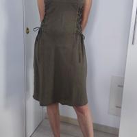 Abito in lino color verde militare