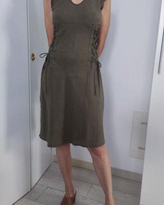 Abito in lino color verde militare