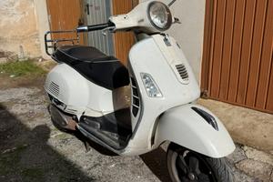 Piaggio Vespa GTS 300