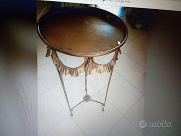 Piccolo tavolino in ferro battuto, antico