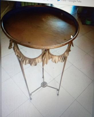 Piccolo tavolino in ferro battuto, antico