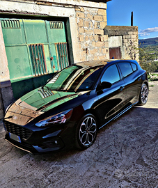 Ford Focus ST Line Shadow Black