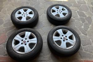 Pneumatici e cerchi in lega Fiat 16