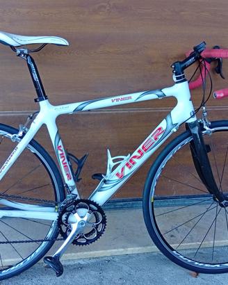 Bici corsa Viner in carbonio perfetta