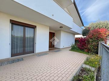 BIFAMILIARE A DUE CARRARE