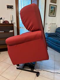 poltrona con alzata assistita elettrica