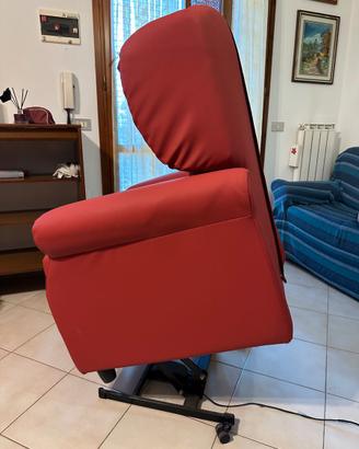 poltrona con alzata assistita elettrica