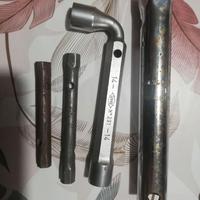 4 chiavi a t +4 chiavi a tubo + 2 punzoni + avvita