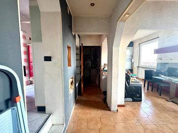 Raro trilocale: terrazzo 18mq, P.auto, soleggiato