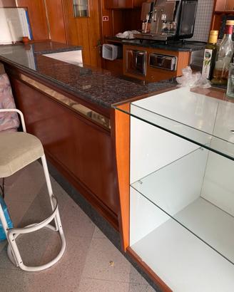 Bancone bar in legno e marmo + vetrina espositiva