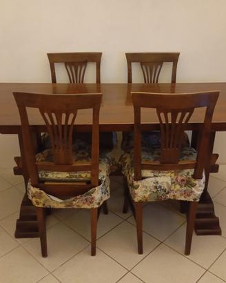 tavolo in legno con n.06 sedie