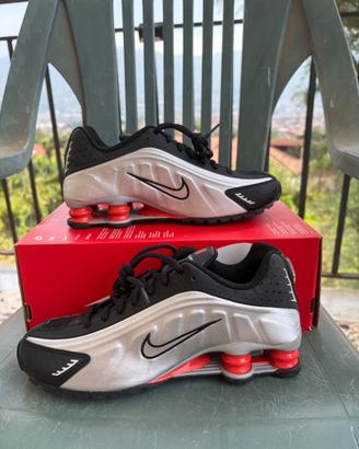 Shox R4