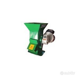 Sgusciatrice elettrica nocciole SG 15 GIAMPI