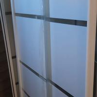 Box doccia in cristallo e piatto in ceramica