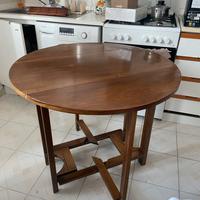 Tavolo rotondo in legno masselo salvaspazio piagev