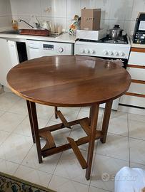 Tavolo rotondo in legno masselo salvaspazio piagev