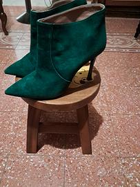 tronchetti scamosciati con tacco a spillo