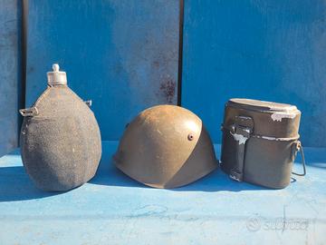 lotto militare con elmetto M33 militaria