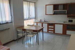 Ampio monolocale arredato