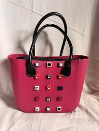 Borsa O Bag fucsia con manici neri e organizer