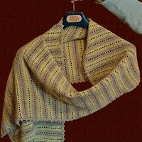 Stola in filo lurex fatta a mano nuova, color oro.