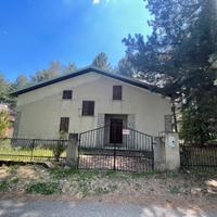 Villa unifamiliare in pietra a trepidò