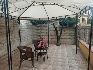 Trilocale NUOVO arredato,patio, posto auto,centro