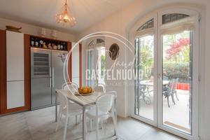Villa di 223 m² con 5 locali e box auto doppio a B