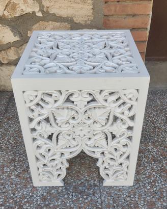 Tavolino / sgabello intagliato in legno