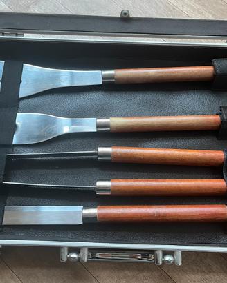 Set attrezzi barbeque con custodia