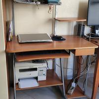 Scrivania porta computer con ripiani