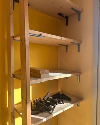 Scaffale in legno