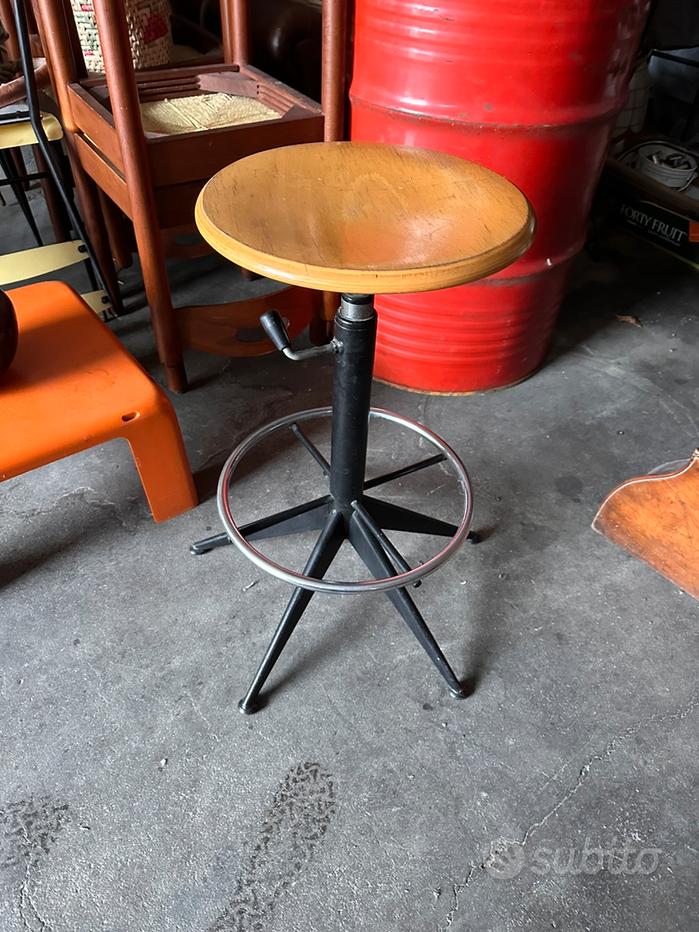 Sgabelli industriali vintage Mobili usati