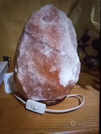 Lampada di sale rosa dell’Himalaya naturale
