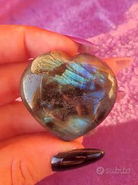 cuore in labradorite carving minerali cristalli 