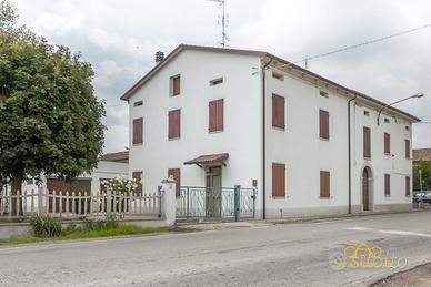 Casa indipendente bifamiliare con giardino