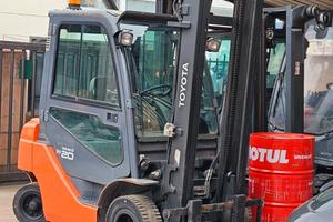 Carrello elevatore diesel 2000kg marca Toyota